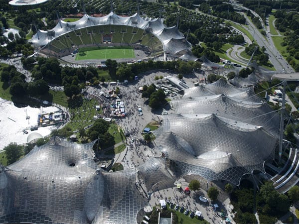 Der Münchner Olympiapark ist auch heute noch eine Reise wert.