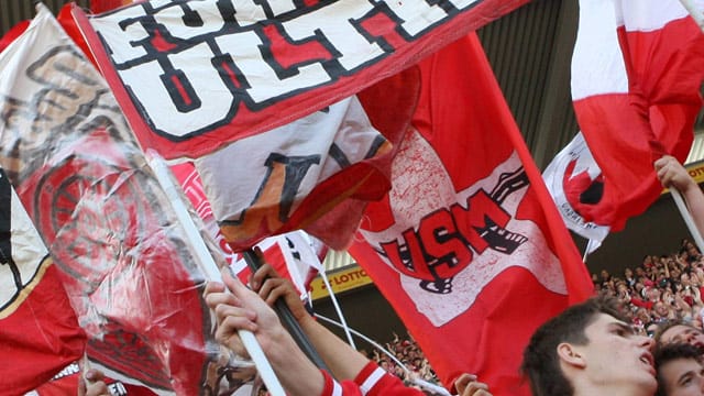 Wegen eines Transparents mit RAF-Symbolik im Mainzer Fanblock ermittelt jetzt der DFB. Wegen eines Transparents mit RAF-Symbolik im Mainzer Fanblock ermittelt jetzt der DFB.