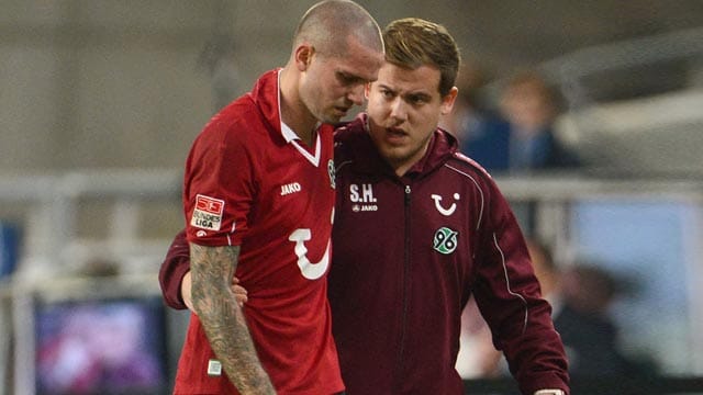 Leon Andreasen von Hannover 96 wird erneut mehrere Monate ausfallen.