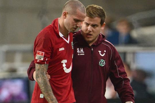 Leon Andreasen von Hannover 96 wird erneut mehrere Monate ausfallen.
