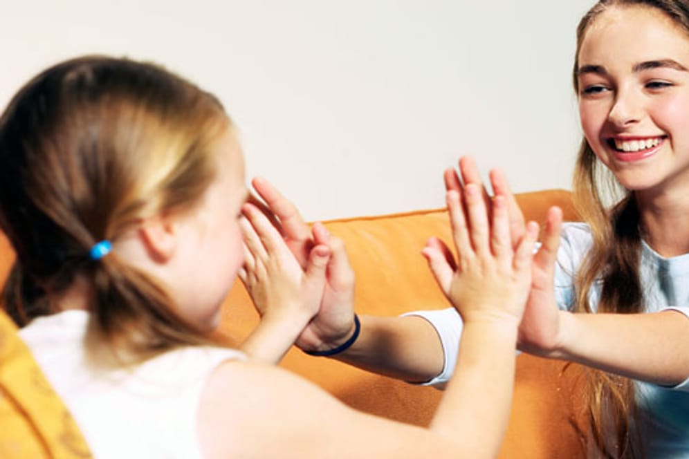 Fingerspiele und Kinderreime - diese Rituale machen Spaß und fördern die Sprachentwicklung.