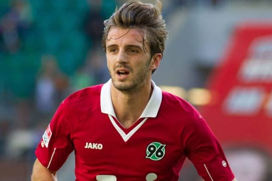 Adrian Nikci von Hannover 96 muss mehrere Tage das Bett hüten.
