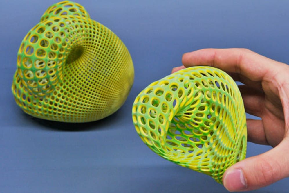 Ein Objekt der Technischen Universität Berlin aus dem 3D-Drucker.