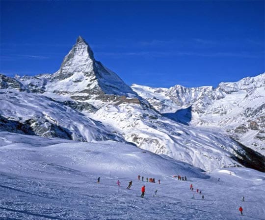 Ähnliche Schneesterne hat die Schweiz mit ihrem Nobelort Zermatt (145 Pistentage).