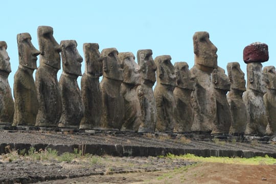 Die Osterinsel ist berühmt für die rätselhaften Moai-Statuen. Sie bestehen aus weichem Vulkangestein.