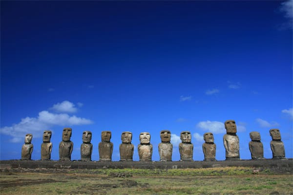 Ahu Tongariki ist mit 15 Moai-Figuren die größte Zeremonie-Anlage auf der Insel.