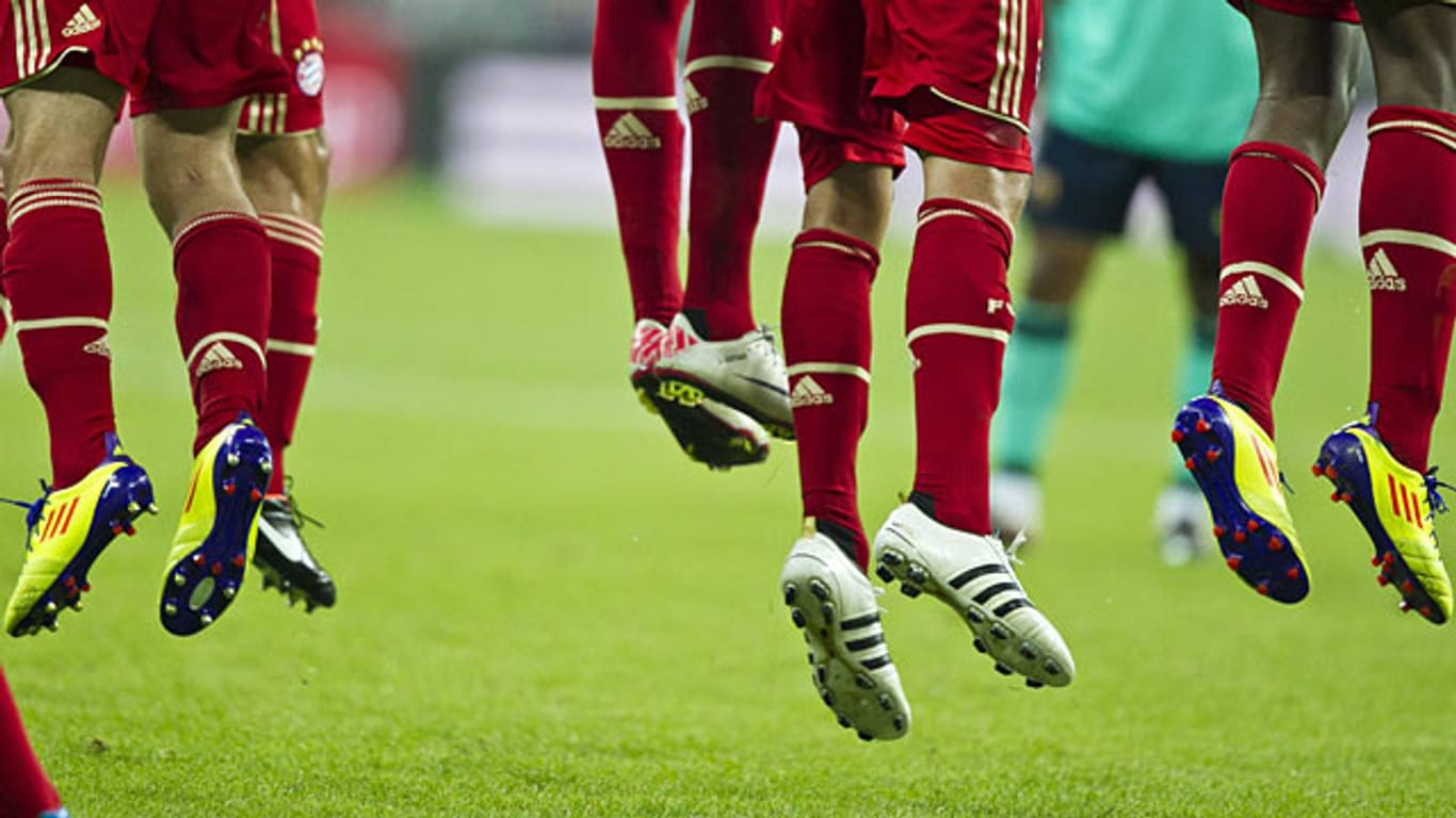 Bewaffnet: Die Bayern-Spieler fetzen sich neuerdings mit ihren Socken.
