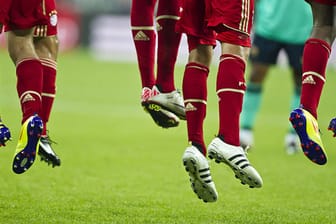 Bewaffnet: Die Bayern-Spieler fetzen sich neuerdings mit ihren Socken.