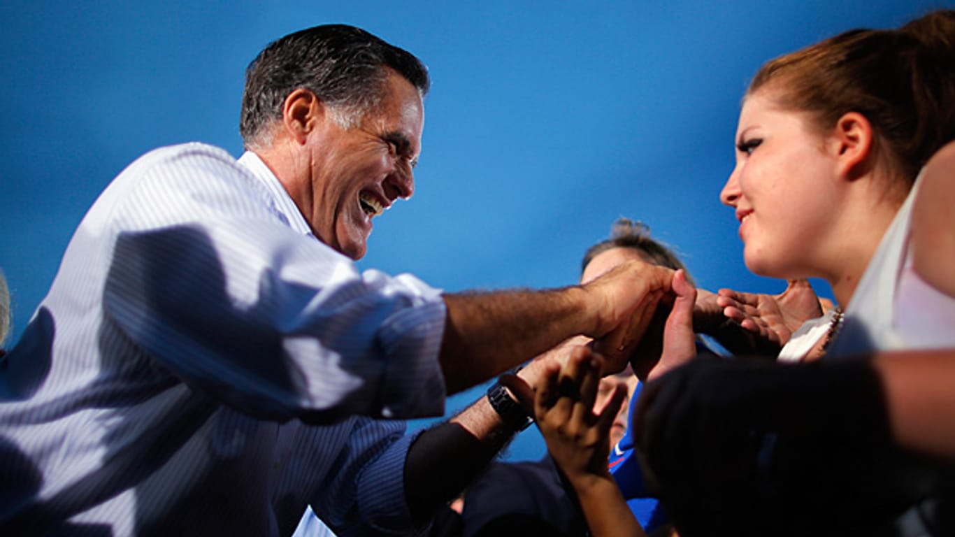 Mitt Romney kann sich freuen: In den aktuellen Umfragen liegt er knapp vor Obama
