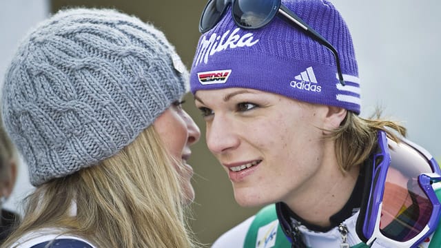 Maria Höfl-Riesch (re.) ist alles andere als begeistert von Lindsey Vonns Plänen.