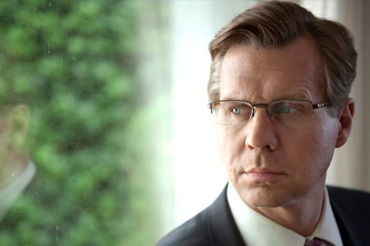 Thomas Heinze als Politiker Karl Martin von Treunau in "Tatort: Borowski und der freie Fall".