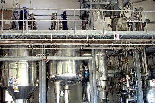 So ähnlich wird die Verölungsanlage für Alt-Plastik in Mannheim aussehen: Vorne kommen alte Kunststoffe rein, hinten raus kommt leichtes Heizöl. So ähnlich wird die Verölungsanlage für Alt-Plastik in Mannheim aussehen: Vorne kommen alte Kunststoffe rein, hinten raus kommt leichtes Heizöl.