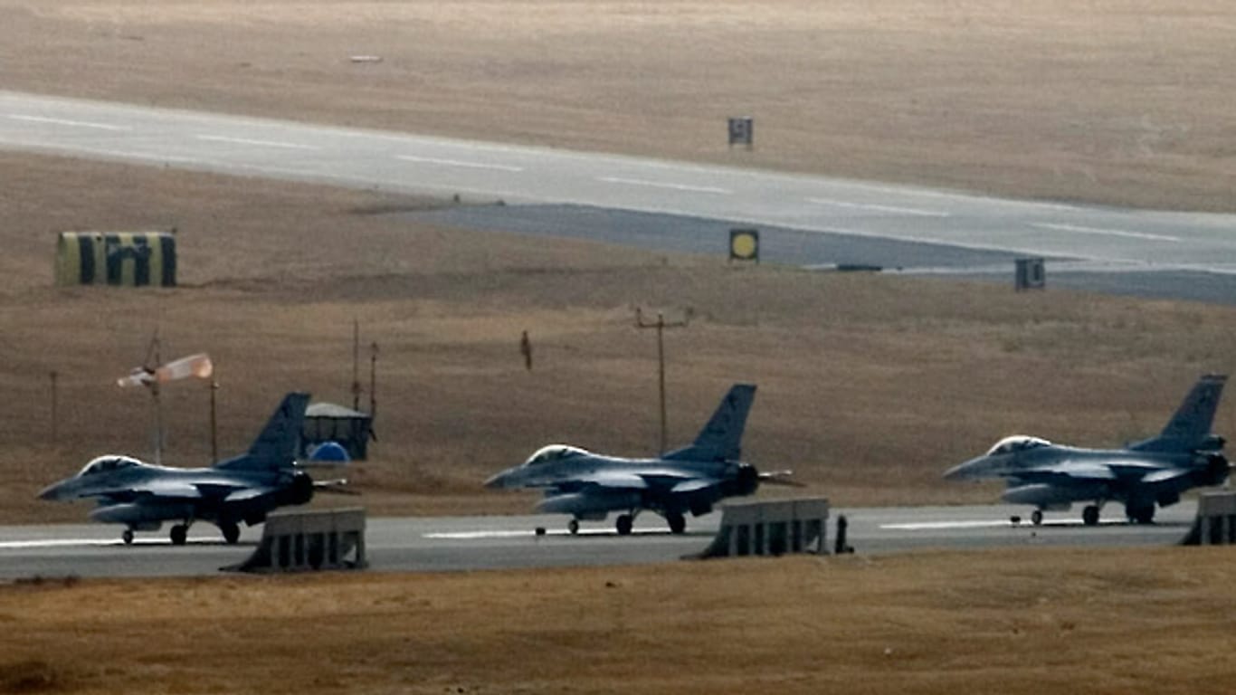Türkei gegen Syrien: F-16-Kampfjets
