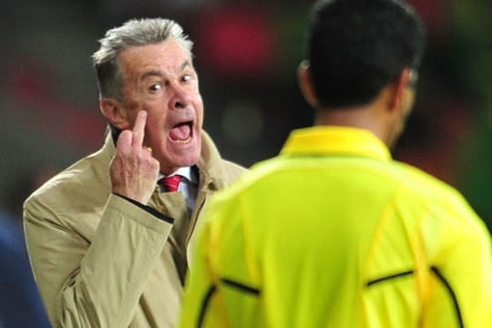 Ottmar Hitzfeld erlebt gegen Norwegen eine sehr emotionale Partie. (Archivbild)