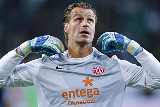 Christian Wetklo hat sein Torhüter-Trikot gegen das eines Feldspielers eingetauscht.