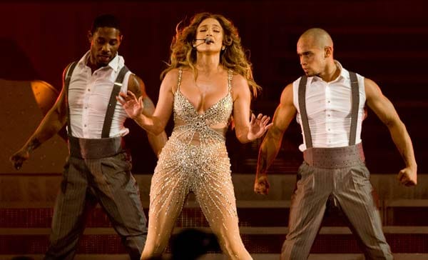 13 Jahre hat Jennifer Lopez die Fans bis zu ihrem ersten Konzert in Deutschland warten lassen. Und auch beim Auftakt der ersten Deutschland-Tour stellte die US-Sängerin am Samstagabend das Publikum in der Berliner O2-World zunächst auf die Geduldsprobe.