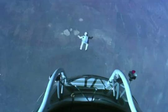 Go! Felix Baumgartner ist gesprungen. (Screenshot: Red Bull Stratos Livestream)