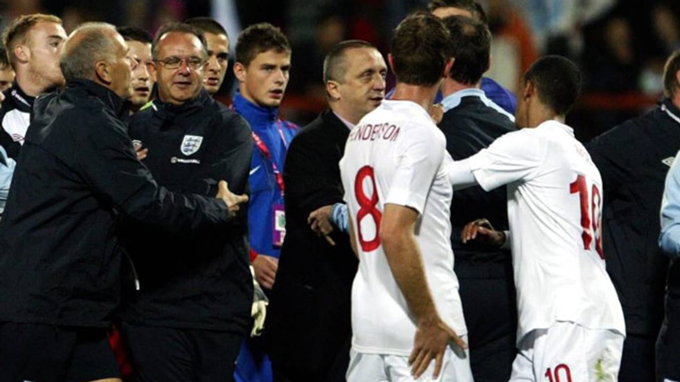 Schwere Ausschreitungen nach Spielende überschatteten das U21-Spiel zwischen Serbien und England in Belgrad.
