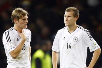 Ratlosigkeit: die Nationalspieler Toni Kroos und Holger Badstuber.
