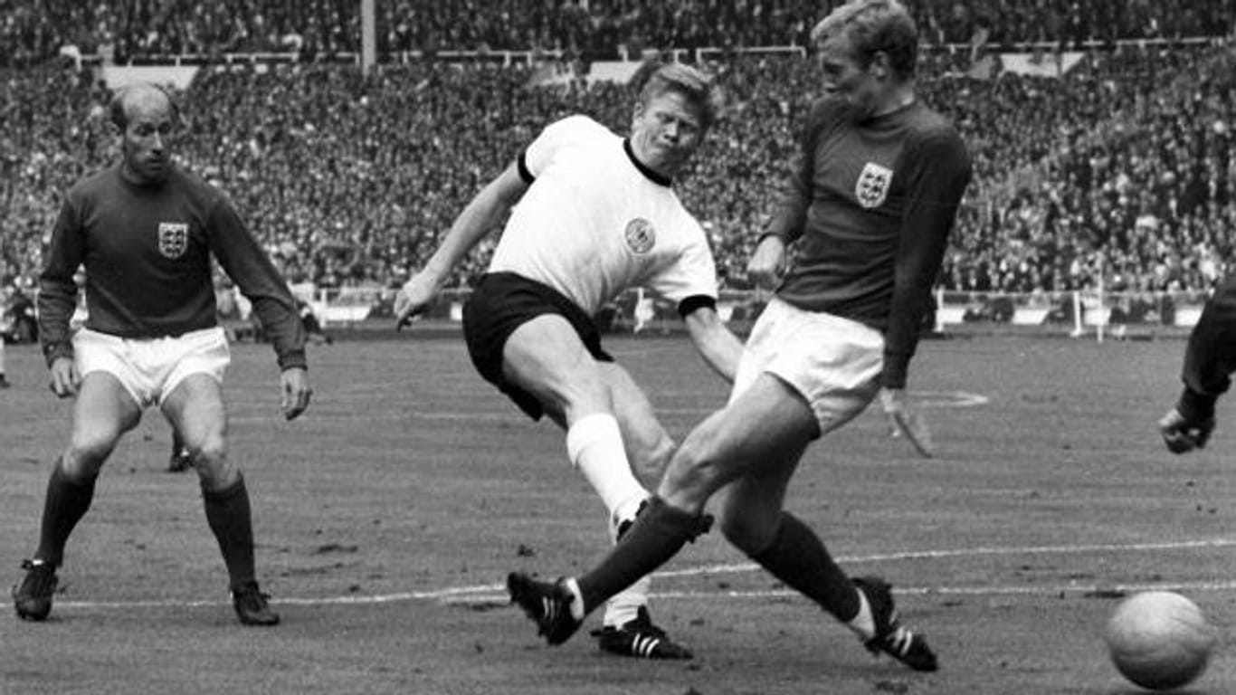 Unter großer Anteilnahme wurde Helmut Haller in Augsburg zu Grabe getragen. 1966 erzielte er im denkwürdigen WM-Finale gegen England das 1:0.
