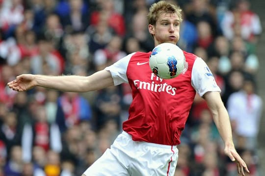 Per Mertesacker ist von der Atmosphäre in deutschen Stadien fasziniert.