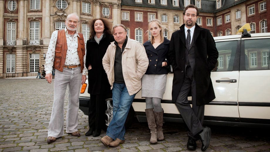 Das Münsteraner "Tatort"-Team im Überblick (v.li.n.r.): Thiels "Vadder" (Claus Dieter Clausnitzer), Statsanwältin Klenmm (Mechthild Großmann), Kommissar Thiel (Axel Prahl), Boernes Assistentin Nadeshda Krusenstern (Friederike Kempter), Rechtsmediziner Boerne (Jan Josef Liefers).