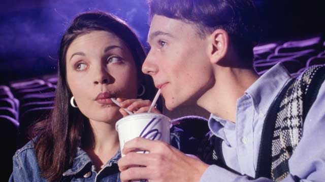 Unter 0,5 Litern gibt es Softdrinks in den großen Kinoketten in Deutschland nicht. Unter 0,5 Litern gibt es Softdrinks in den großen Kinoketten in Deutschland nicht.