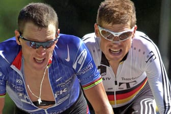 Lance Armstrong vor Jan Ullrich.