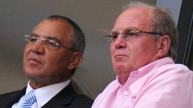 Uli Hoeneß (re.) wirft Felix Magath Fehler vor.