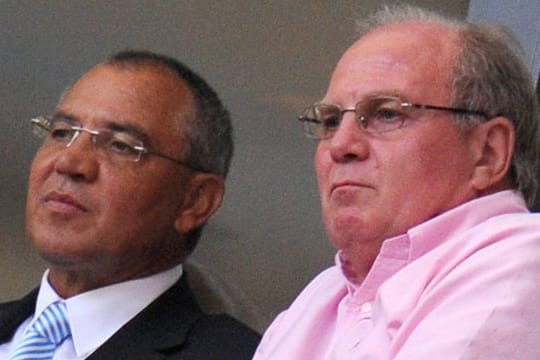 Uli Hoeneß (re.) wirft Felix Magath Fehler vor.