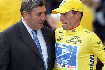 Zur Seite genommen:Eddy Merckx (links) äußert sich kritisch zu Lance Armstrong.