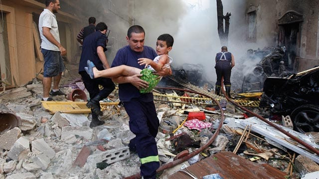 Ein verheerender Bombenanschlag erschütterte am Freitag Beirut Ein verheerender Bombenanschlag erschütterte am Freitag Beirut