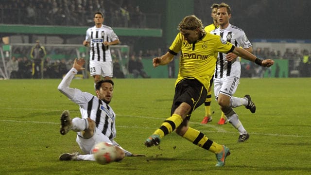 Marcel Schmelzer trifft zum 2:0 gegen Aalen.