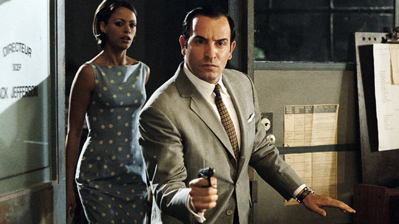 Als Agent "OSS 117" eifert Oscar-Preisträger Jean Dujardin gekonnt Ur-Bond Sean Connery nach.