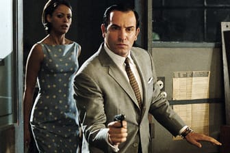 Als Agent "OSS 117" eifert Oscar-Preisträger Jean Dujardin gekonnt Ur-Bond Sean Connery nach.