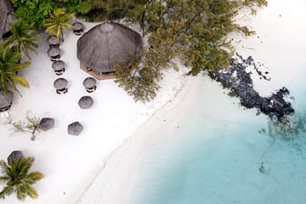 Die Tropeninsel Mauritius ist ein Traumziel für Romantiker und bietet schier endlose weiße Sandstrände.