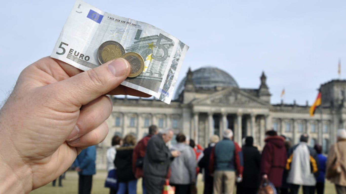 Viele Rentner in Deutschland bekommen jetzt Post vom Finanzamt