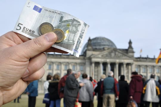 Viele Rentner in Deutschland bekommen jetzt Post vom Finanzamt