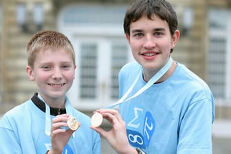 Kopfrechen-WM für Kinder und Jugendliche: Die Sieger Martin Drees (links) aus Nürnberg und Andreas Berger aus Jena