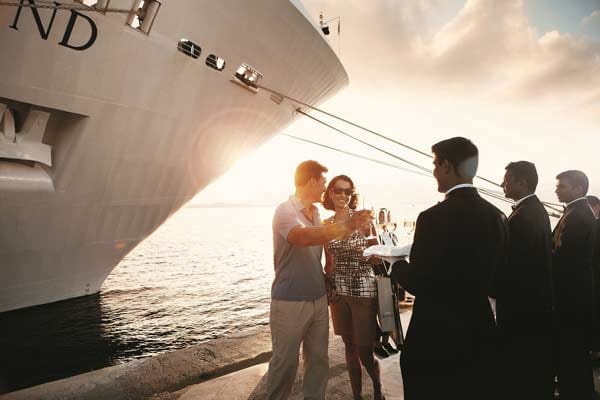 Champagner ist an Bord der Schiffe von Silversea Cruises inklusive. Die Luxus-Reederei ist mit sechs Schiffen auf den Weltmeeren unterwegs.