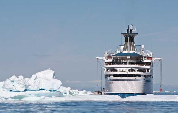 Die "MS Delphin" ist im kommenden Jahr zwischen 6. Januar und 13. Februar an drei Terminen in der Antarktis unterwegs.