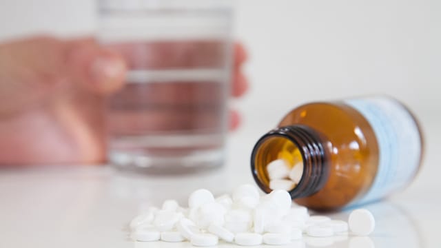 Tabletten am besten nur mit Wasser einnehmen.