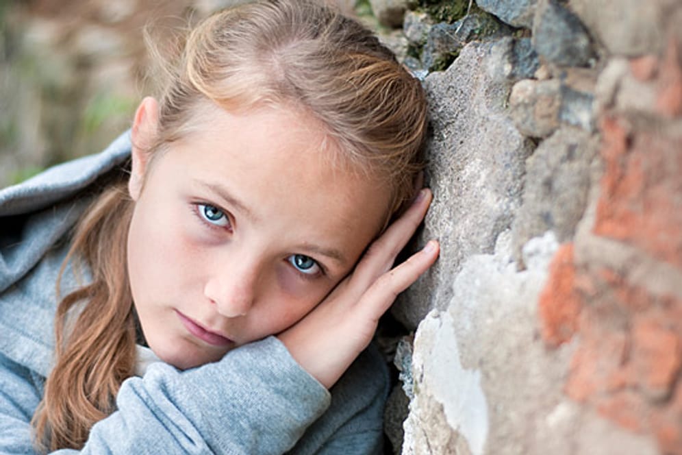 Ängste und Depressionen bei Mädchen können ihre Ursache im Babyalter haben.