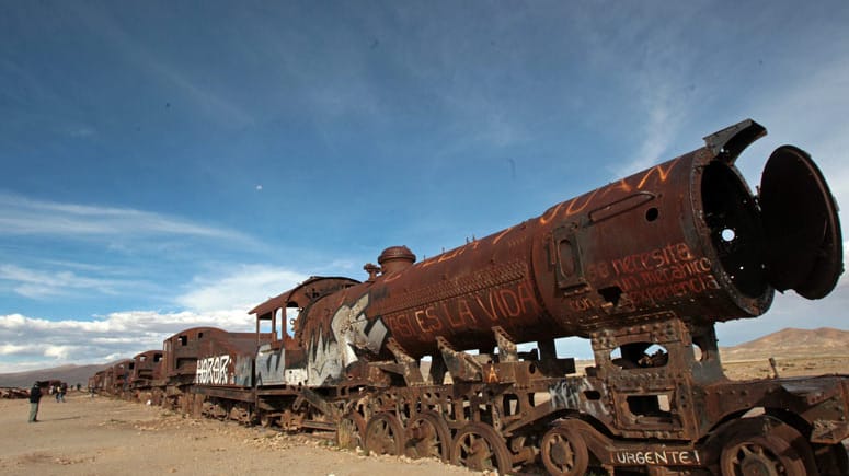 Bis 1960 transportierten die Schienenfahrzeuge das im Salar de Uyuni gewonnene Salz ab.