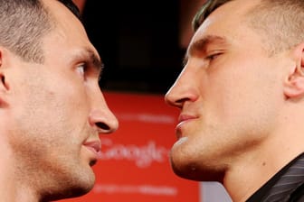 Duell auf Augenhöhe: Wladimir Klitschko (li.) gegen Mariusz Wach.