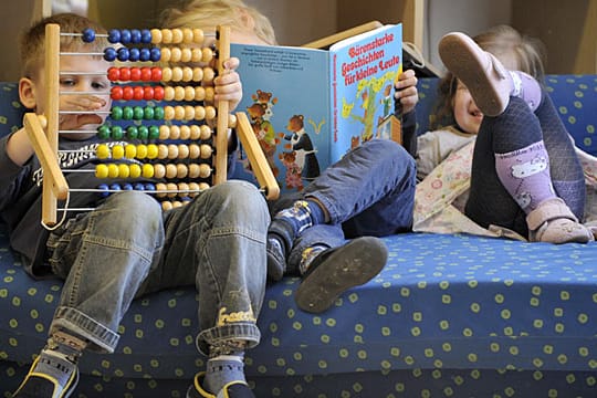 Kita-Plätze: Im Ruhrgebiet müssen Eltern deutlich am meisten für die Ganztagsbetreuung ihrer Kinder zahlen.