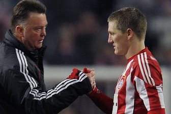 Louis van Gaal, hier noch als Trainer des FC Bayern, machte Bastian Schweinsteiger zum Taktgeber.
