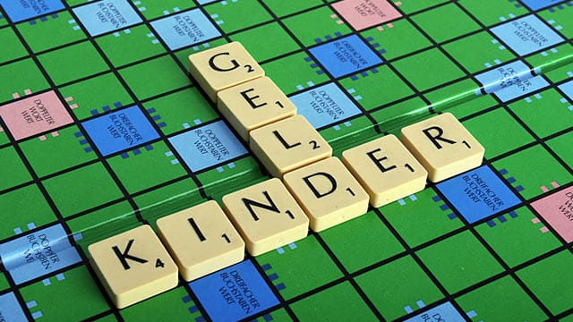 Kindergeld: Bei Arbeitslosigkeit der Kinder können Eltern auch nach der Ausbildung Kindergeld bekommen.