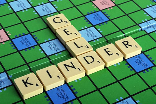 Kindergeld: Bei Arbeitslosigkeit der Kinder können Eltern auch nach der Ausbildung Kindergeld bekommen.