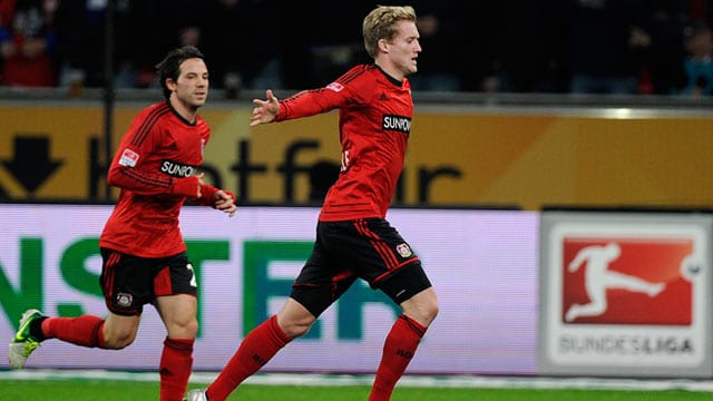 Leverkusens André Schürrle jubelt über seinen Führungstreffer kurz vor dem Halbzeitpfiff. Leverkusens André Schürrle jubelt über seinen Führungstreffer kurz vor dem Halbzeitpfiff.